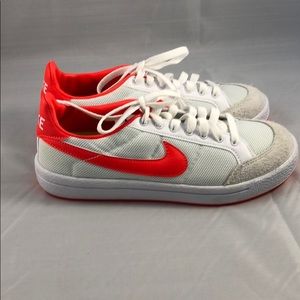COPY - Nike Women’s Meadow 16’ Size 7.5